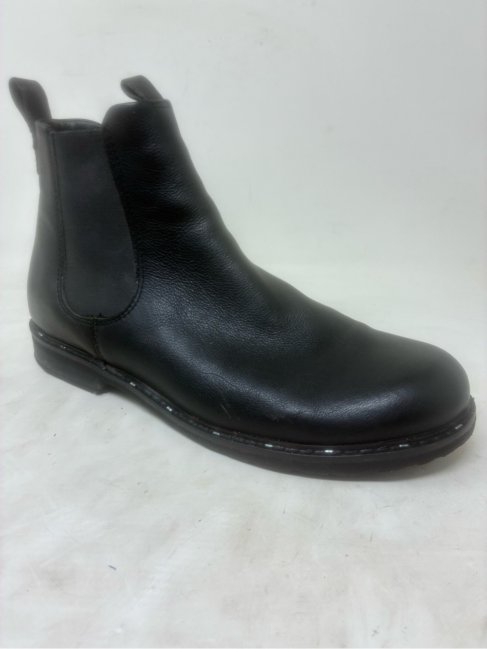 OTBT, Men's Black Leather Chelsea Boots - Classic Slip-On Style